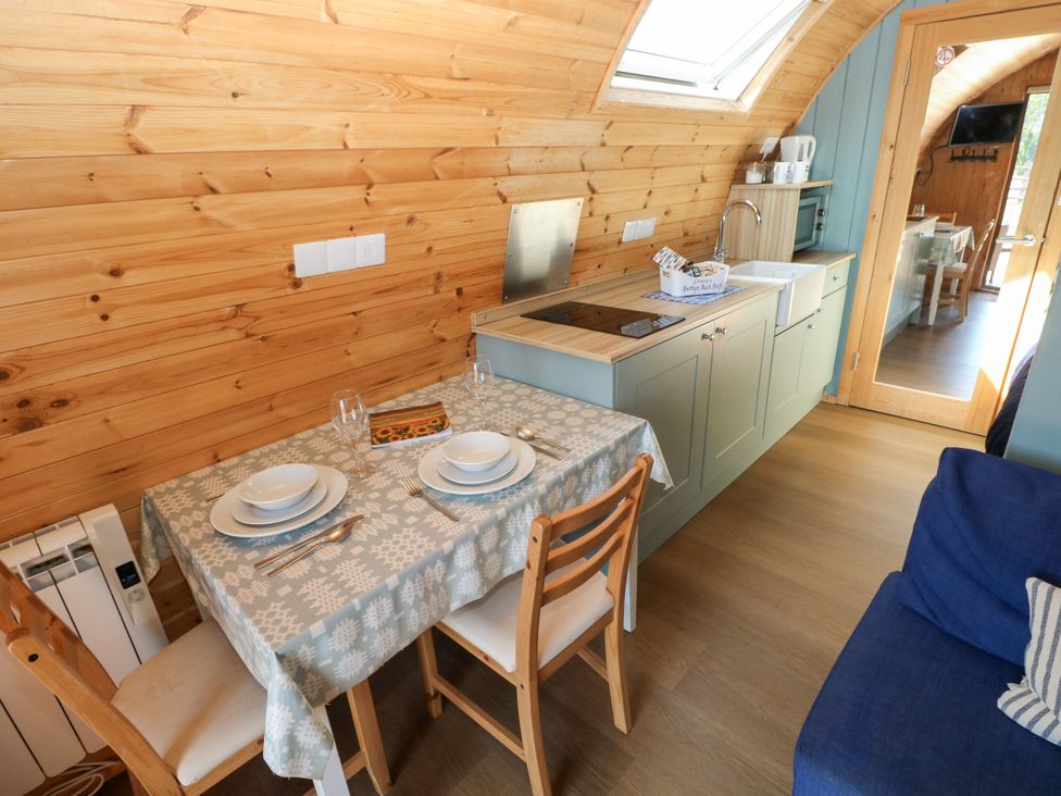 A kitchen with a dining table and chairs at Bwthyn Bach Brefi in Llanddewi-Brefi