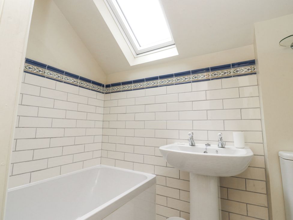 A bathroom with a bathtub and sink at Bridgend Cottage Eastby near Embsay