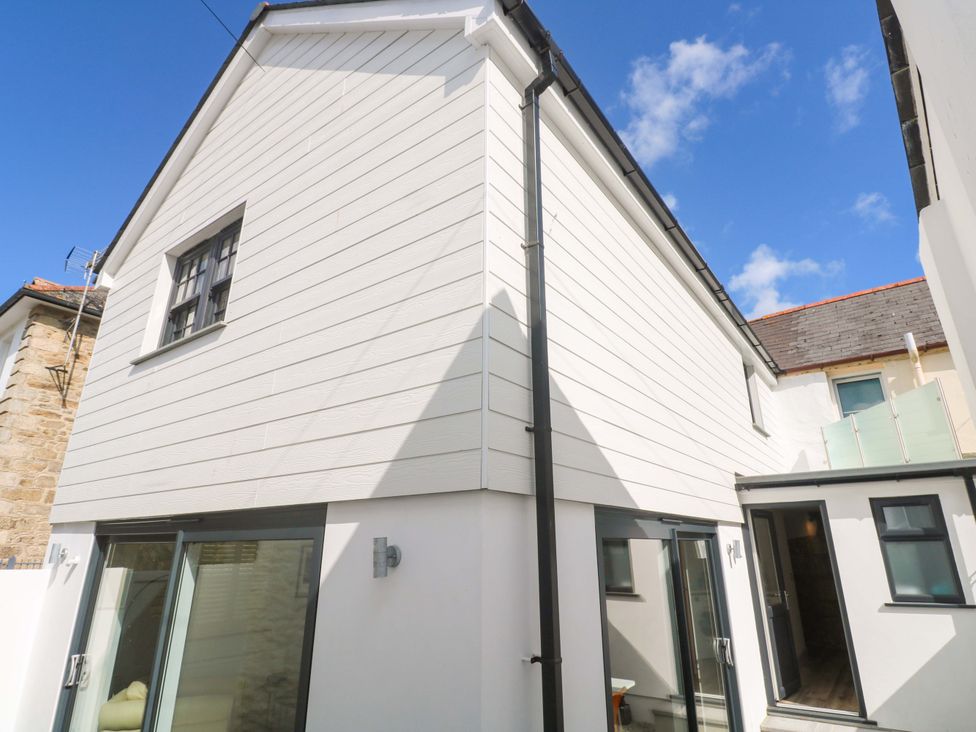 The exterior of a house with windows and a door at 21 Alverton Street Penzance