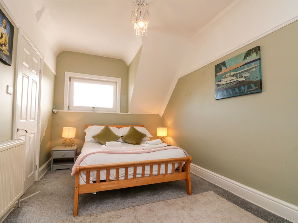 A bedroom with a bed and lamps at Royal Victoria House in Scarborough