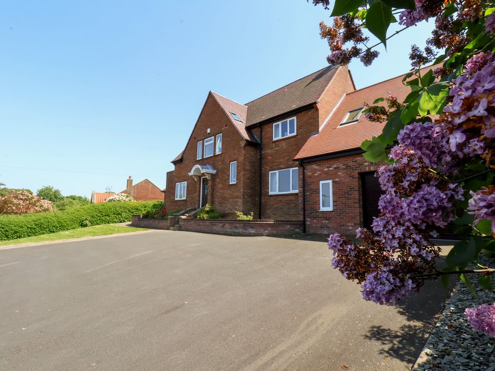 A house with a driveway at 21 Eskdaleside in Sleights