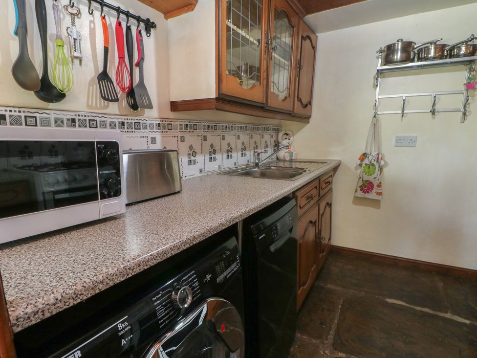 A kitchen with a sink and appliances at Moldy Warp Barn in Haworth