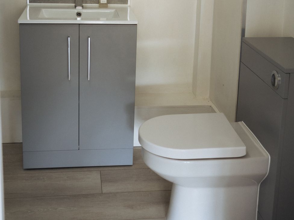 A bathroom with a sink and toilet at Newfield Farm Cottages Pimperne near Blandford Forum
