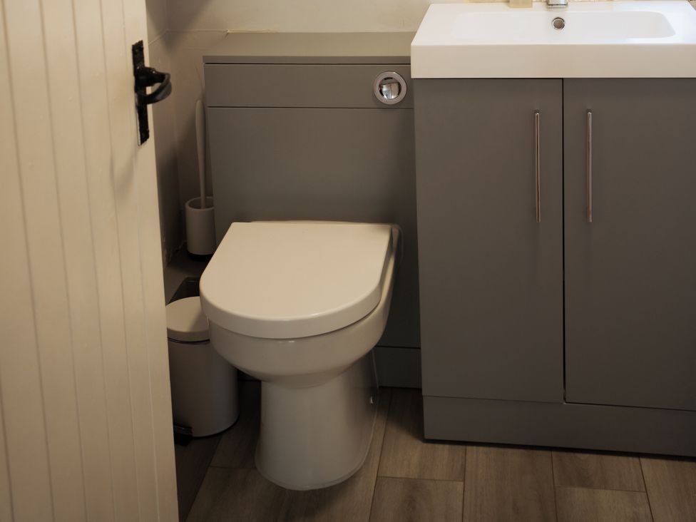 A bathroom with a toilet and sink at Newfield Farm Cottages in Pimperne near Blandford Forum