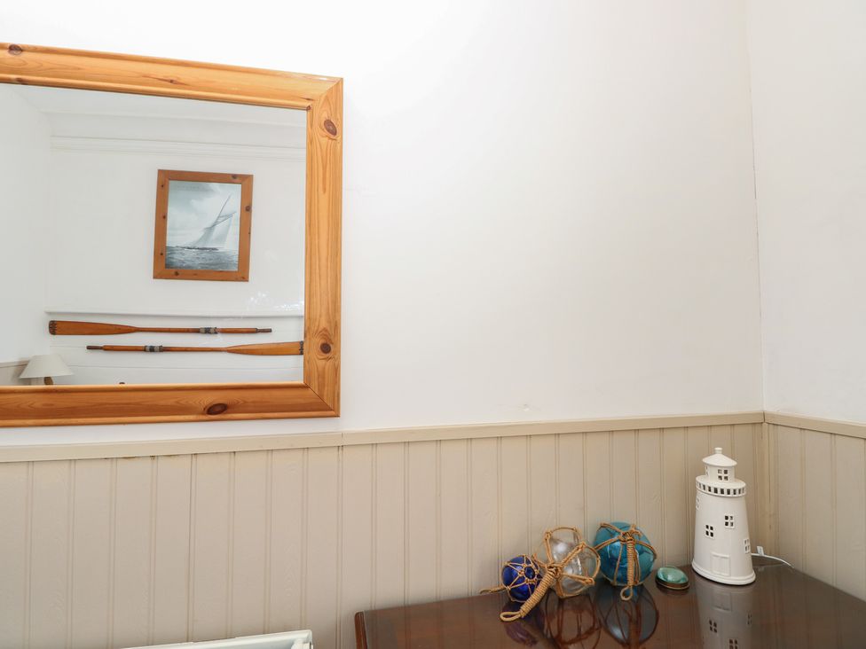 A room with a mirror, painting, decorative items at Lancaster House in Sandown