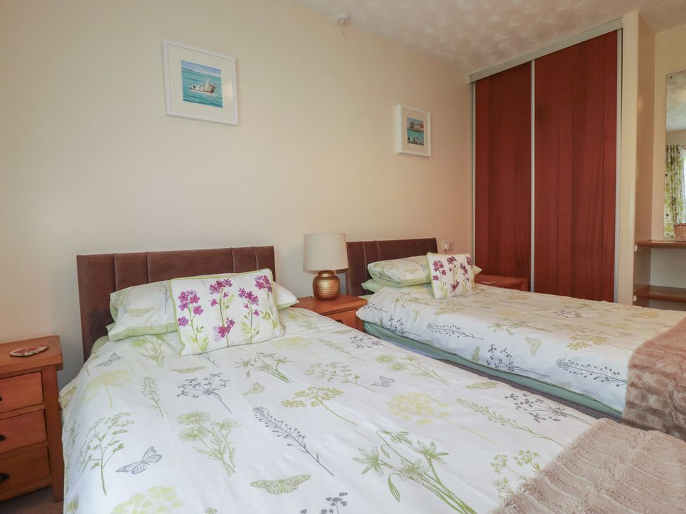 A bedroom with two beds and bedside tables at Underlanes in Boscastle