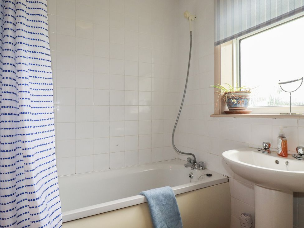 A bathroom with a bathtub and sink at Underlanes in Boscastle