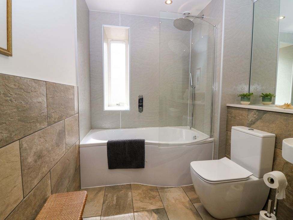 A bathroom with a bathtub, toilet, and sink at Whitehouse Woodwrae Aberlemno near Forfar