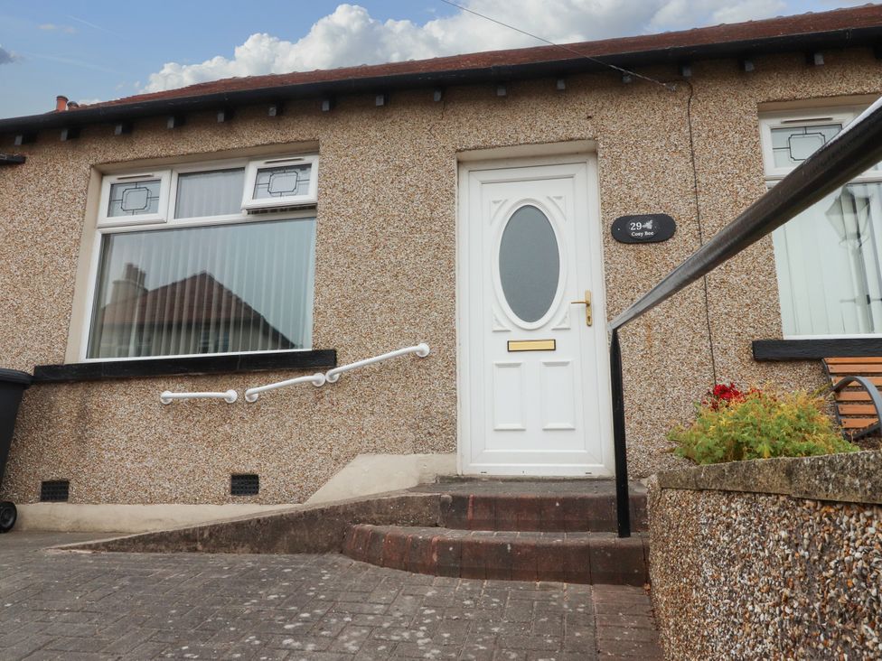 A front entrance with steps and a door at Cosy Bee in Heysham