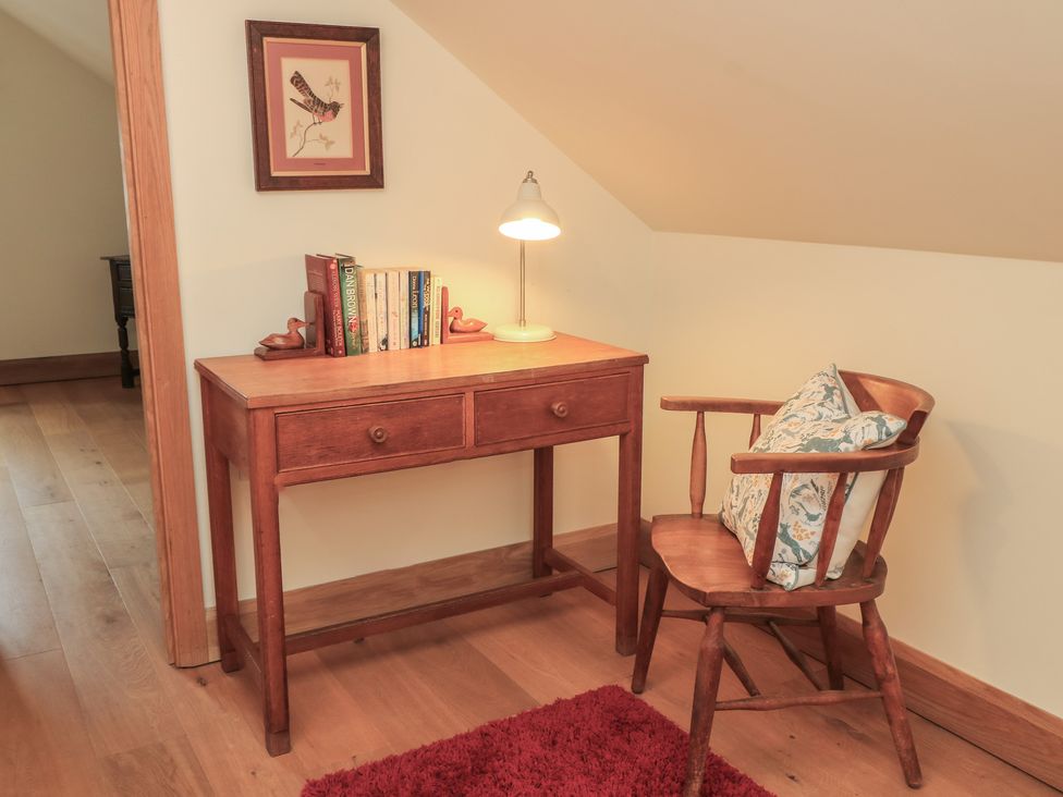 A study area with a desk and a chair at Badger Cottage in Babcary near Lydford-On-Fosse