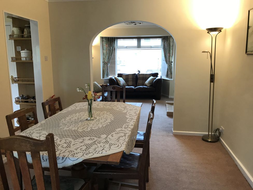 A dining room with a table and chairs at Lavender Harmony House in Swindon