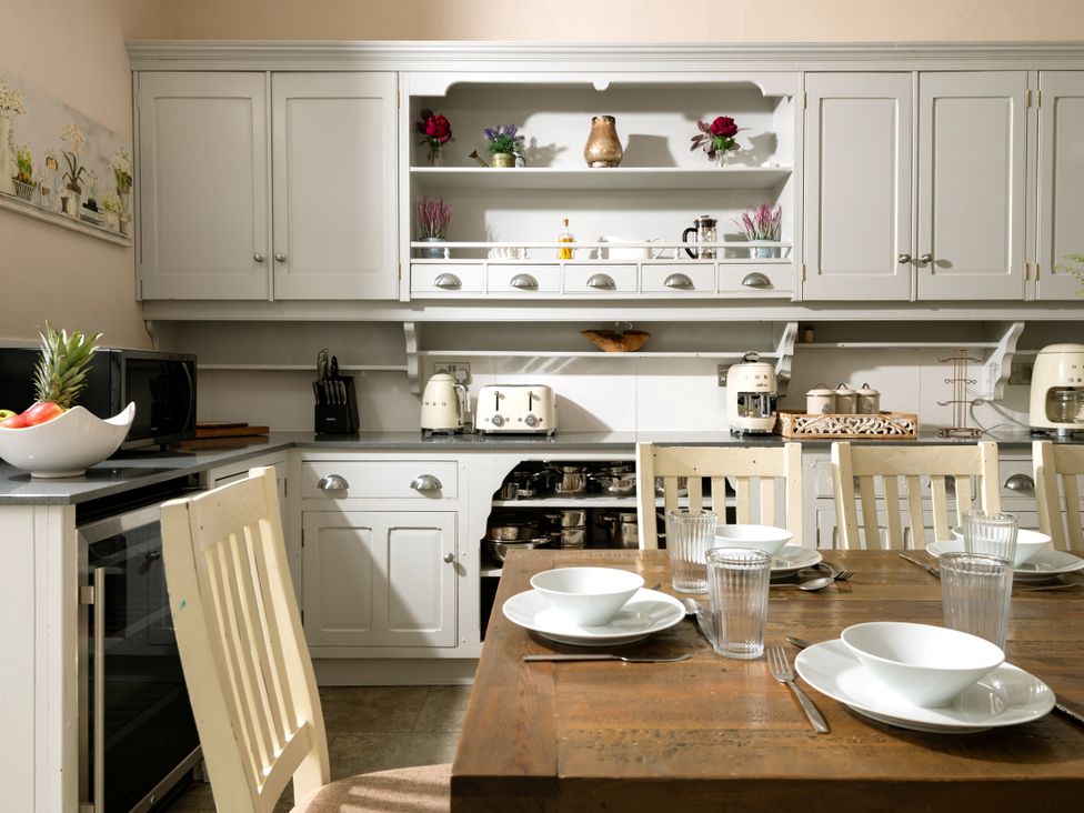 A kitchen with dining table and chairs at The Downwood in Blandford Forum