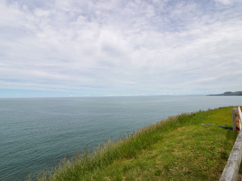 A view of the sea and grass at Clifftop Carriage in Aberporth, Ceredigion