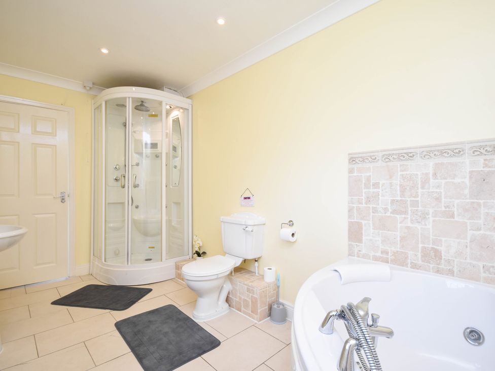 A bathroom with a shower, toilet, sink, and bathtub at Freshwinds in Market Drayton