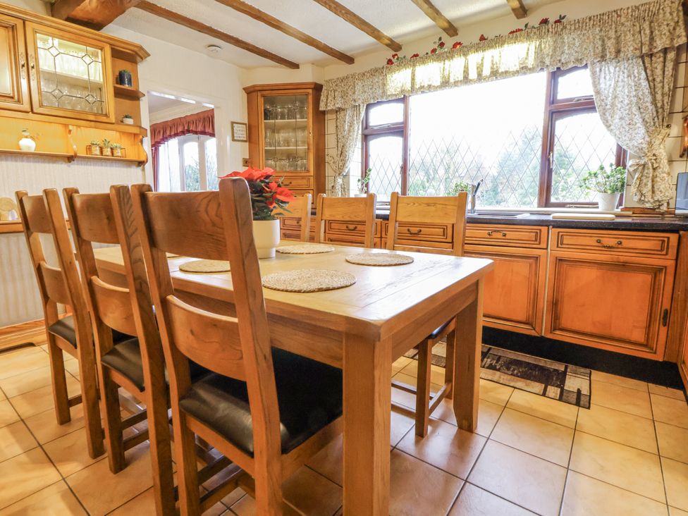 A kitchen with a table and chairs in Freshwinds Market Drayton