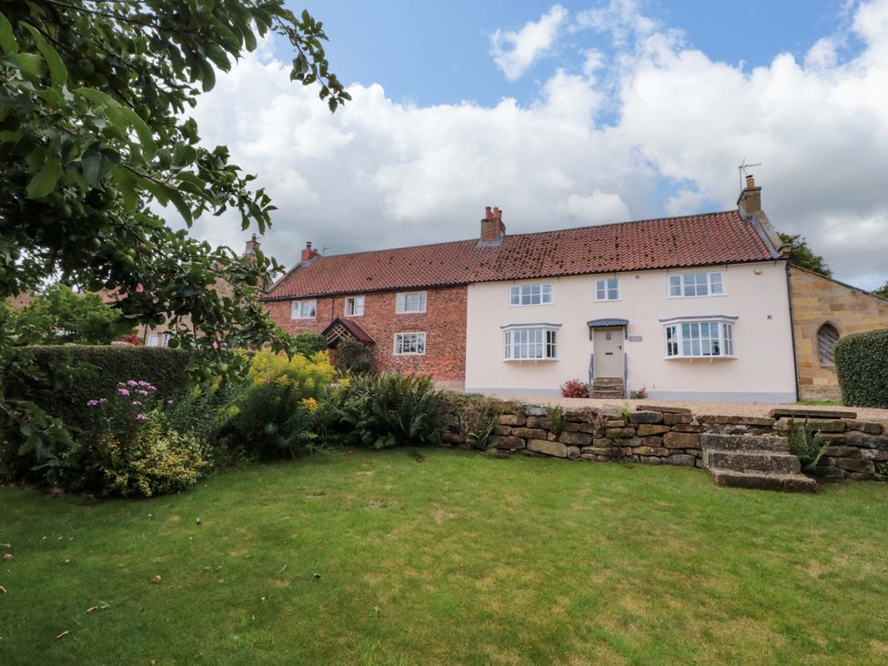A house with a garden and pathway at Weavers Cottage in Carlton-in-Cleveland near Stokesley