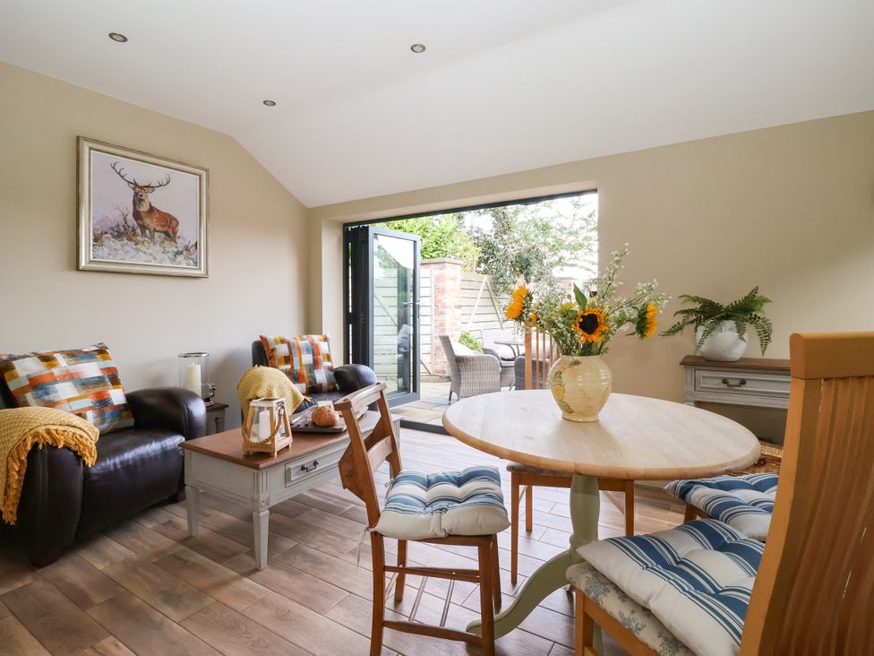 A living room with a table and chairs at 1 Church Barns in Pocklington