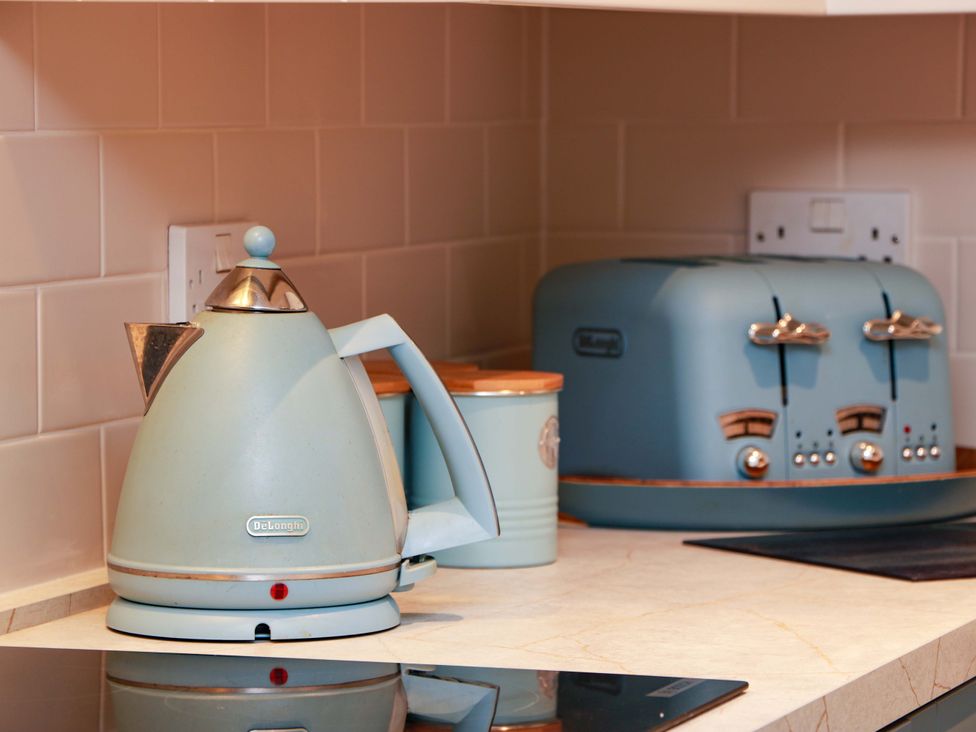 A kettle and toaster on a countertop at Spring Cottage in Chirnside