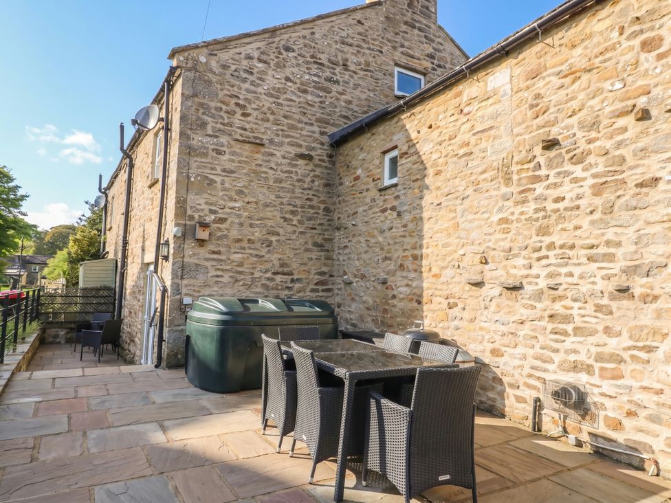 An outdoor patio with a table and chairs at White Lea in Reeth