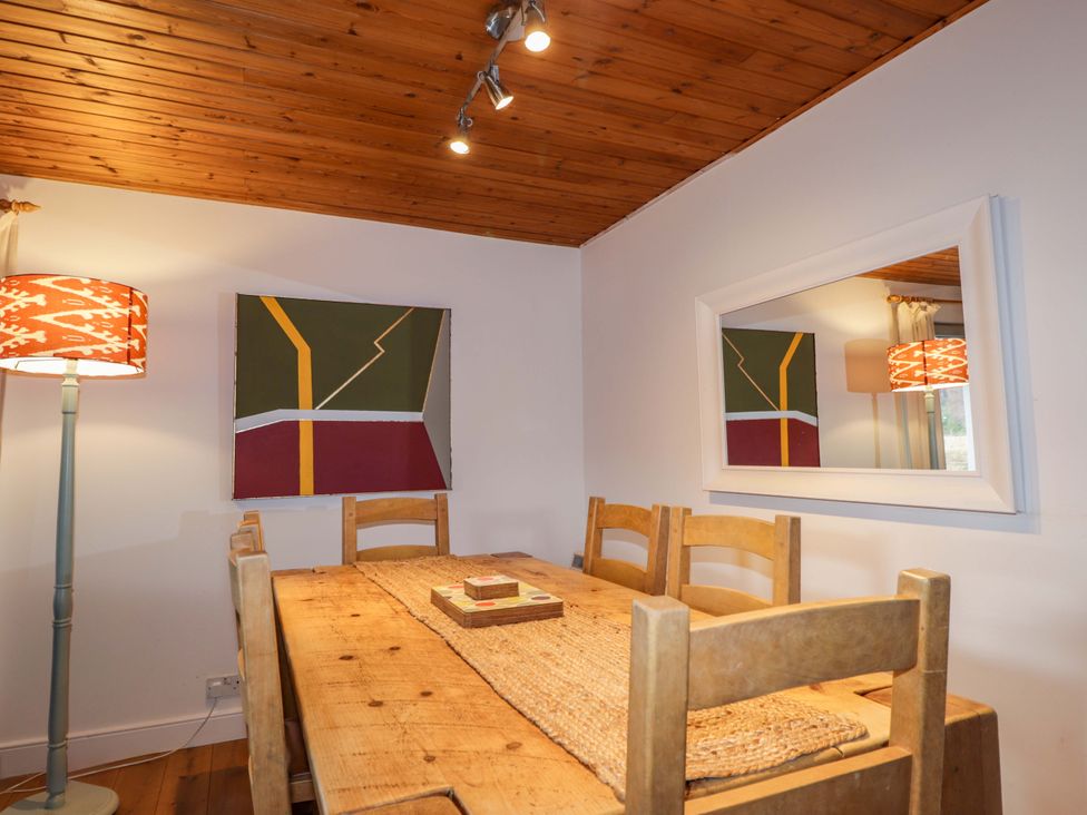 A dining room with a table and chairs at Inshcraig in Kincraig near Aviemore