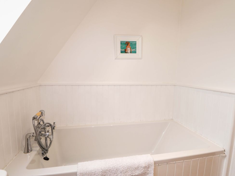A bathtub with a faucet and a towel in Inshcraig near Aviemore
