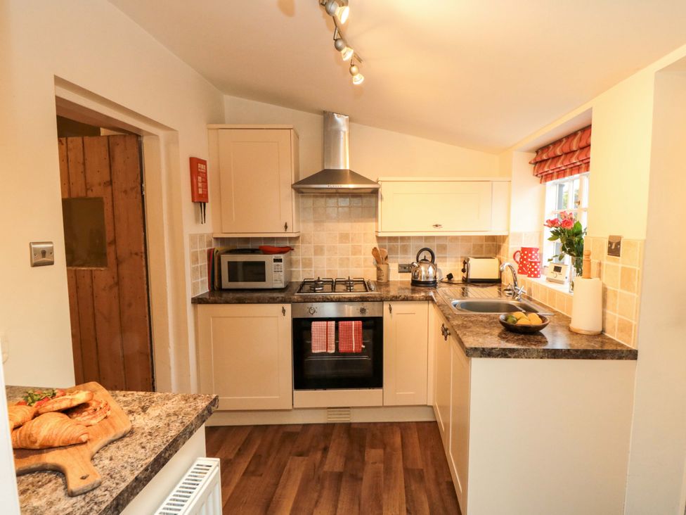 A kitchen with appliances and a countertop at Beacon Cottage in Pickering