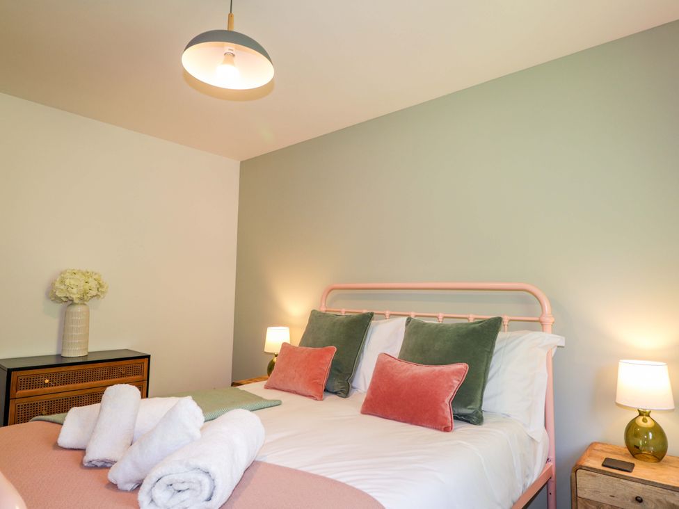 A bedroom with a bed and bedside lamps at The Lookout in Saasaig near Broadford