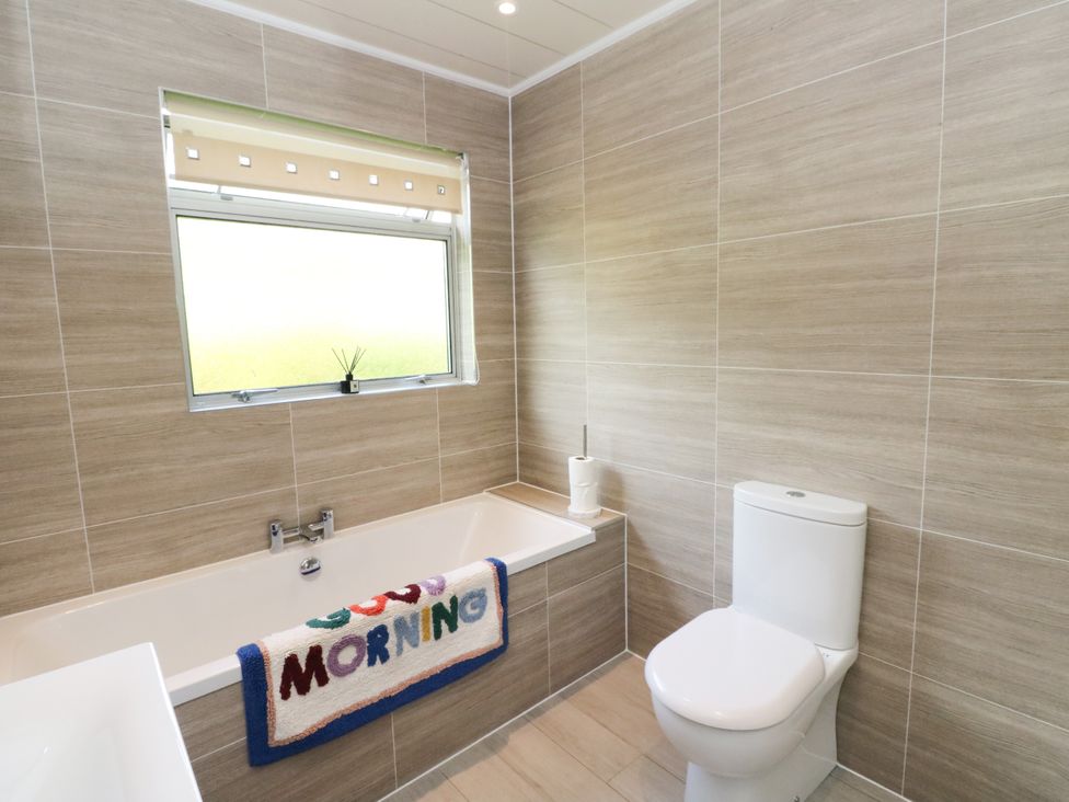 A bathroom with a bathtub and toilet at Am Bruaich in Tayvallich