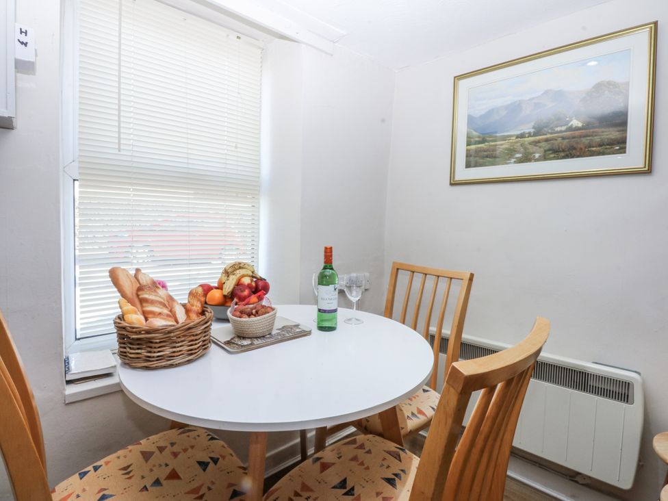 A dining room with a table and chairs at 3 Tyn Giat in Penysarn near Amlwch