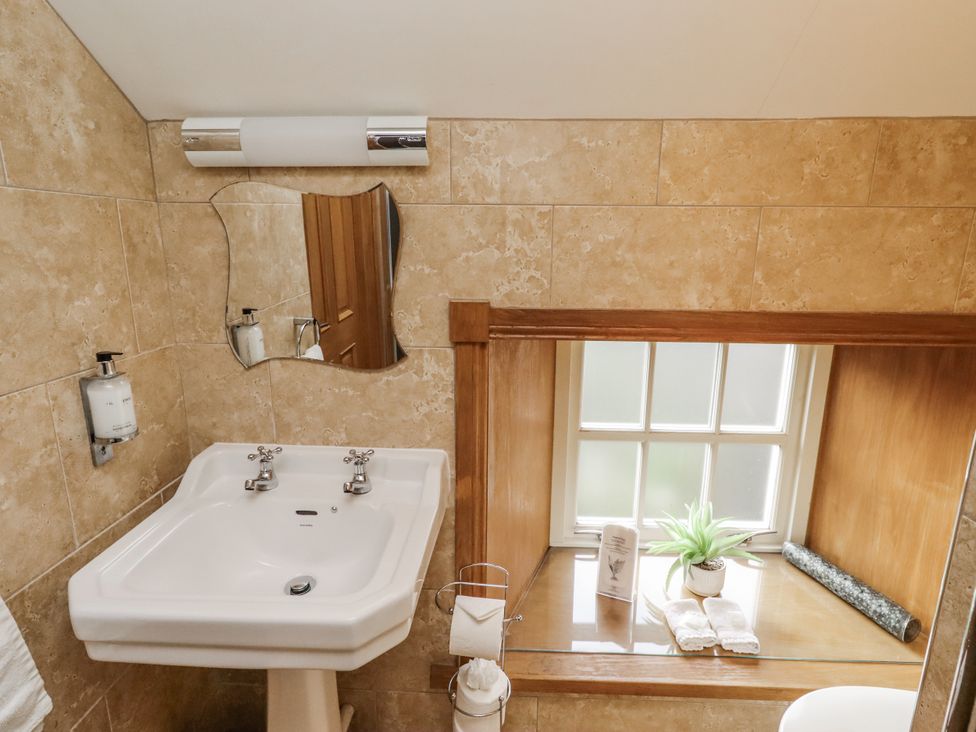 A bathroom with sink and mirror at Low Croft in Embleton