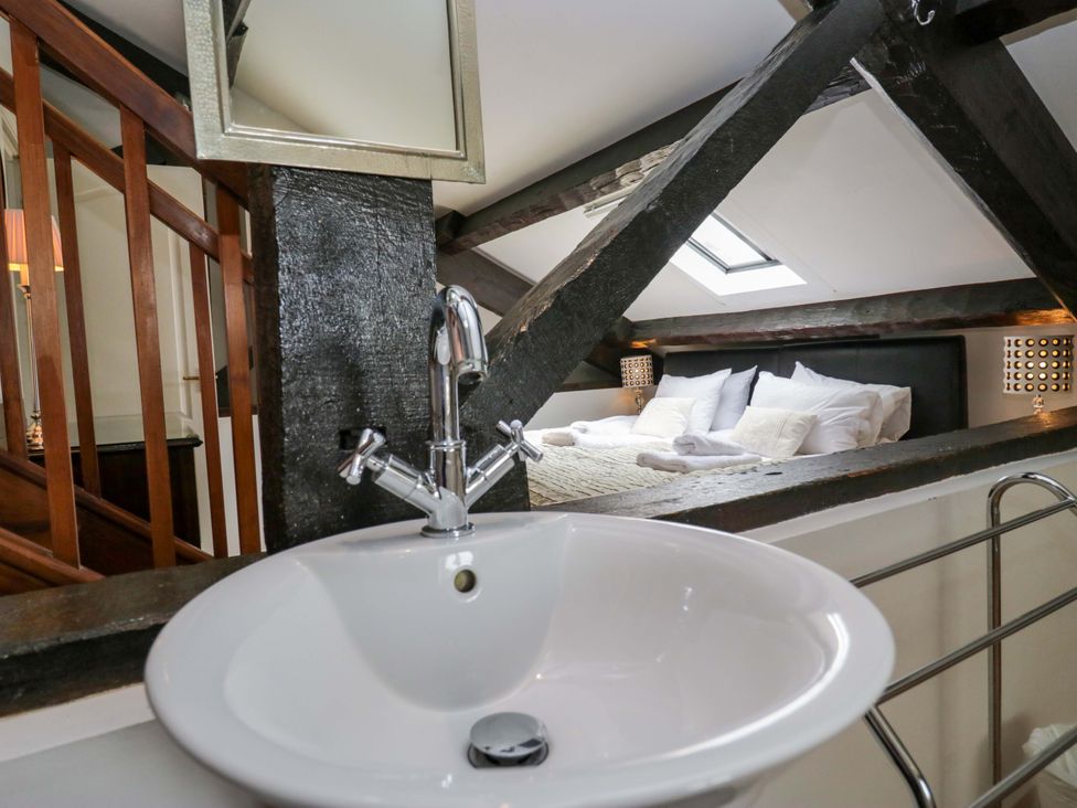 A sink and mirror in a bedroom at Chapel How in Ambleside