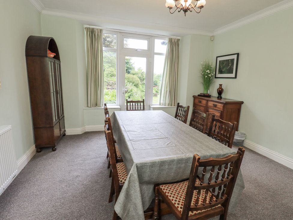 A dining room with a table and chairs at Miyanli in Bowness