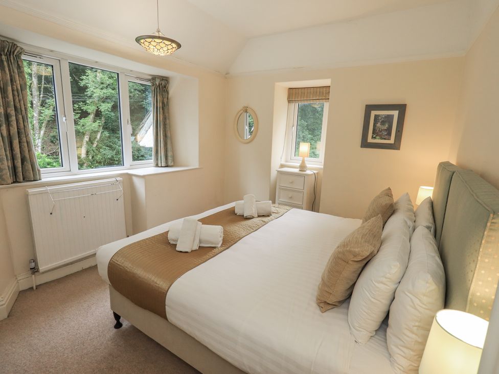 A bedroom with a bed and window at Miyanli in Bowness
