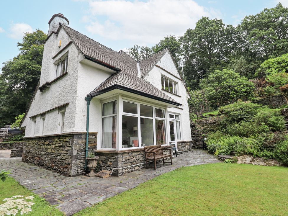 A house with a patio and garden at Miyanli in Bowness