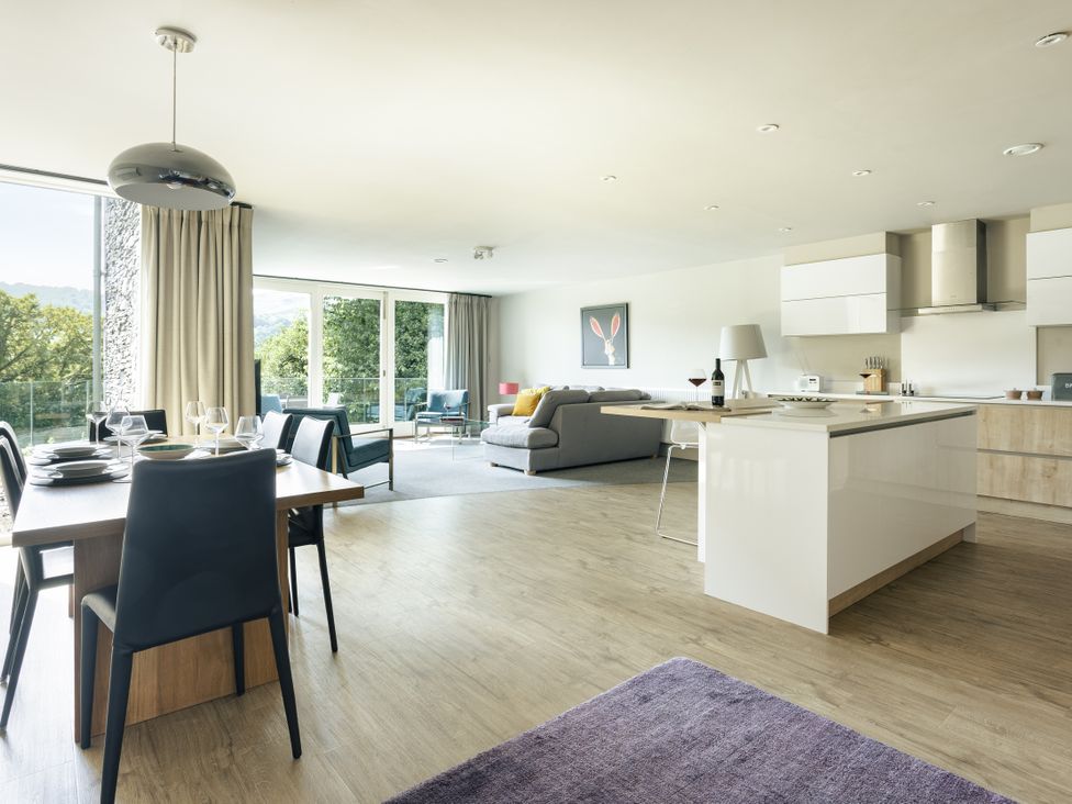 A living room with a kitchen island and dining area at Take Five in Ambleside