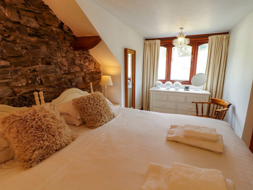 A bedroom with a bed and dresser at High Raise in Grasmere