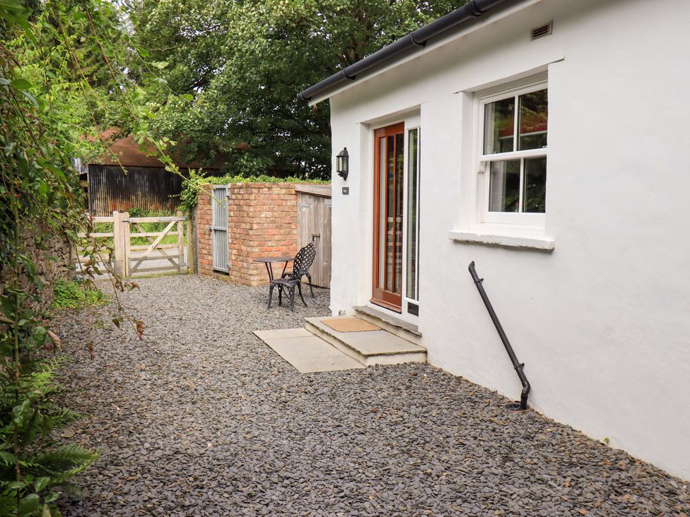 An outdoor area with a gravel path and chairs at Abbots Reading Suite in Lakeside