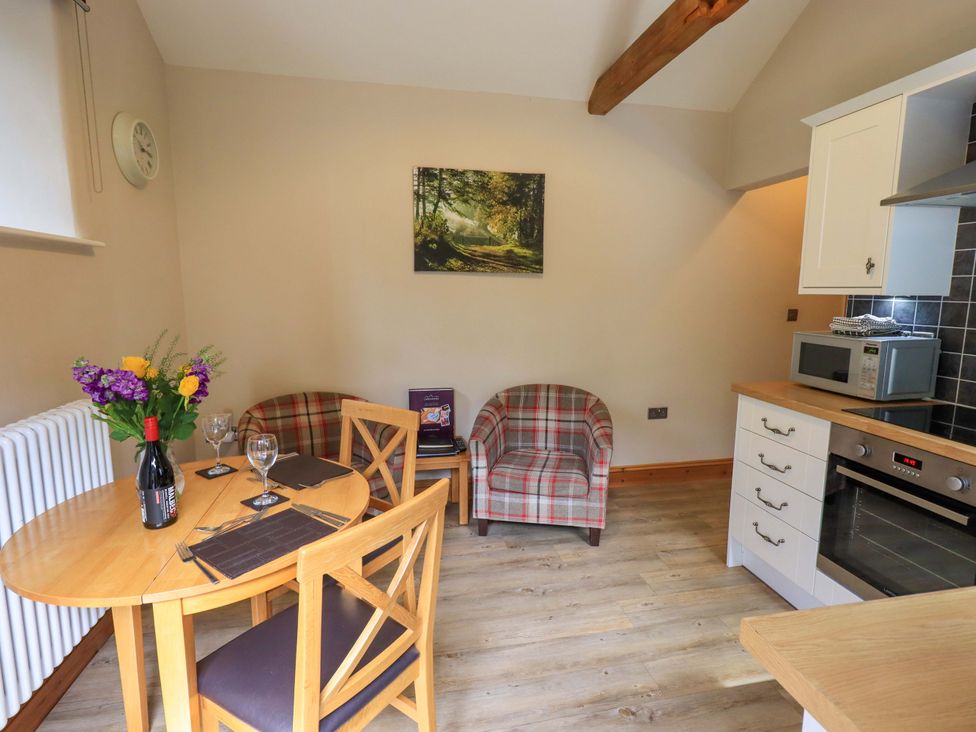 A dining room with a table and chairs at Abbots Reading Suite in Lakeside