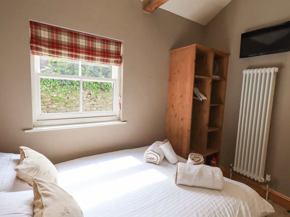 A bedroom with a bed and window at Abbots Reading Suite, Lakeside