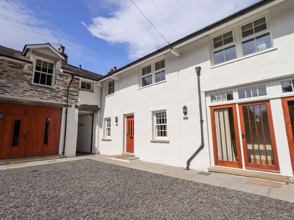 An exterior view of a property with windows and doors at Abbots Reading Suite, Lakeside