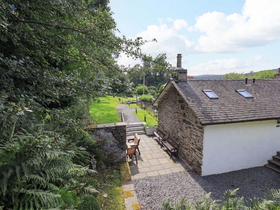 A garden with a pathway and seating area at Abbots Reading Suite Lakeside