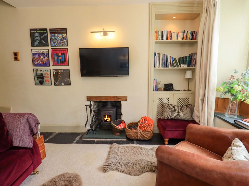 A living room with a television and a fireplace at Beck Steps in Chapel Stile