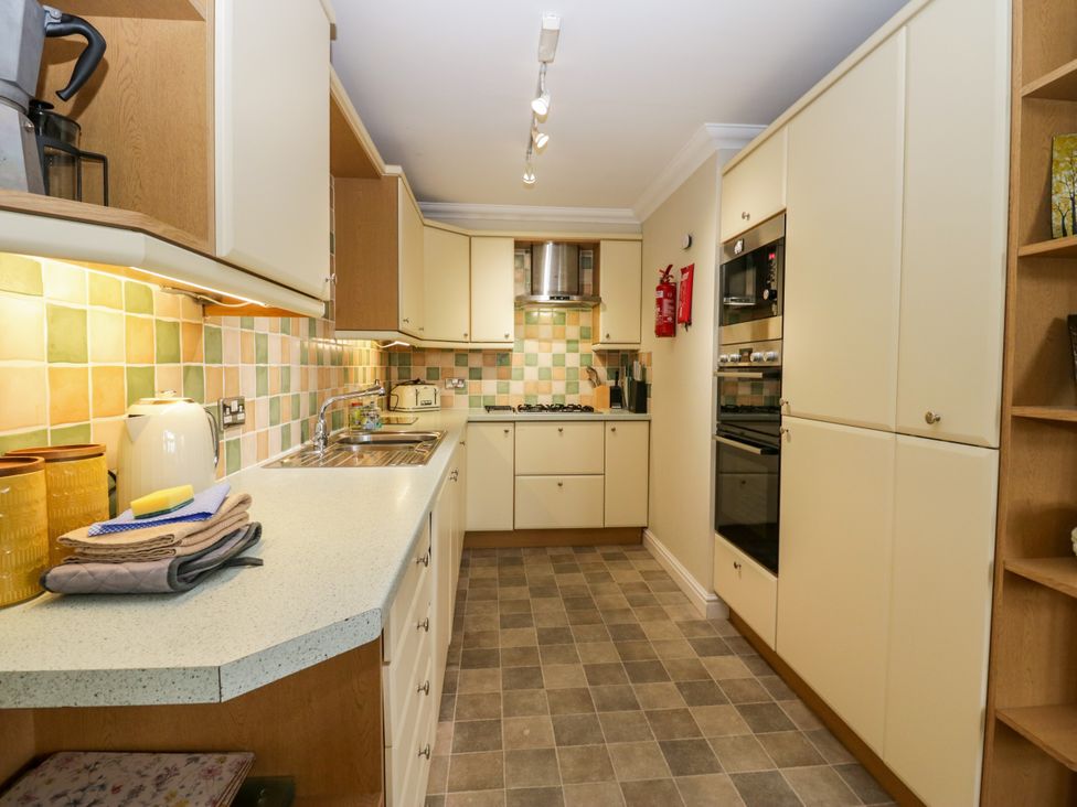 A kitchen with cabinets and appliances at Middlerigg in Troutbeck