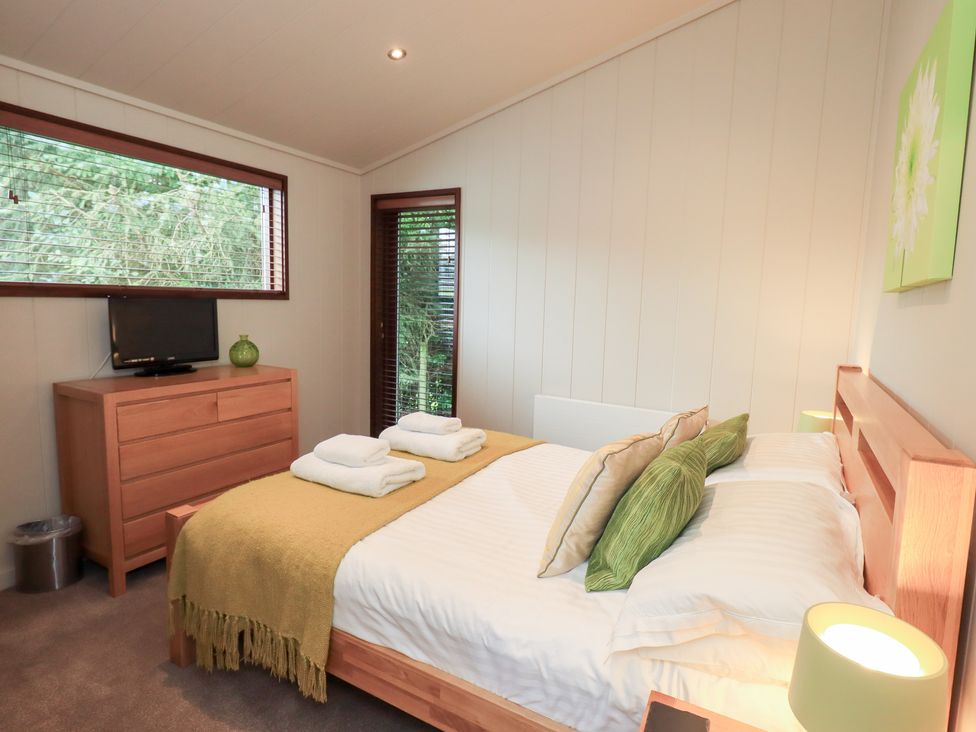 A bedroom with a bed and dresser at Thie Loghey in Hawkshead