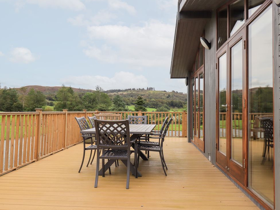 An outdoor deck with a table and chairs at Thie Loghey in Hawkshead