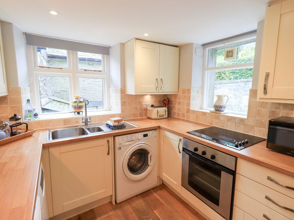 A kitchen with appliances and fixtures at Boxwood Cottage in Troutbeck