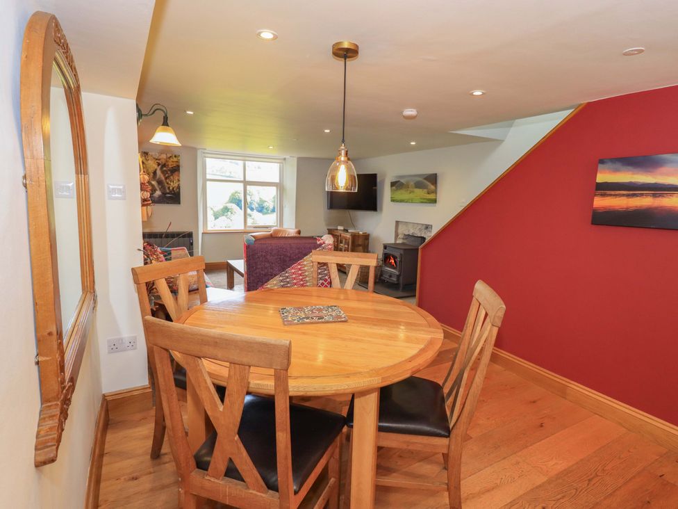 A dining room with a table and chairs at Boxwood Cottage in Troutbeck