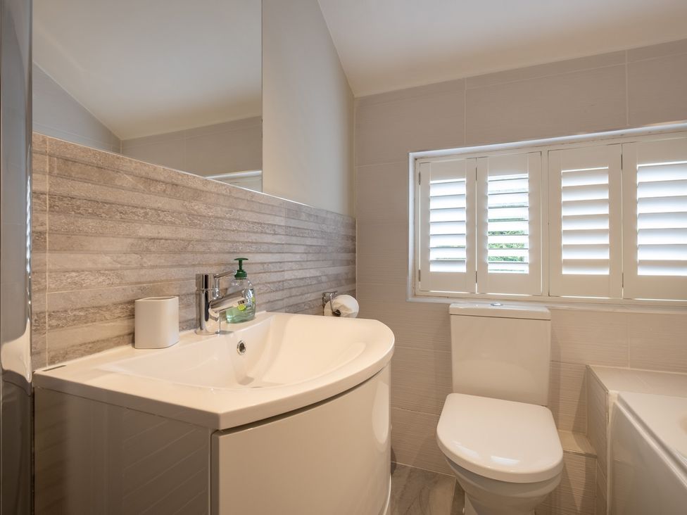 A bathroom with a sink and toilet at Goody Raise in Grasmere