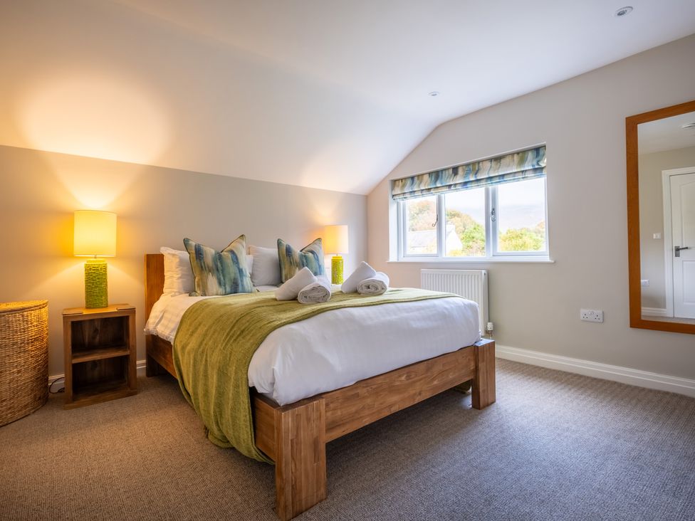 A bedroom with a bed and a lamp at Goody Raise in Grasmere