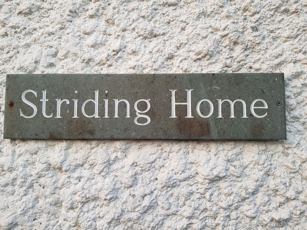 Striding Home - Lake District - 1042512 - thumbnail photo 3